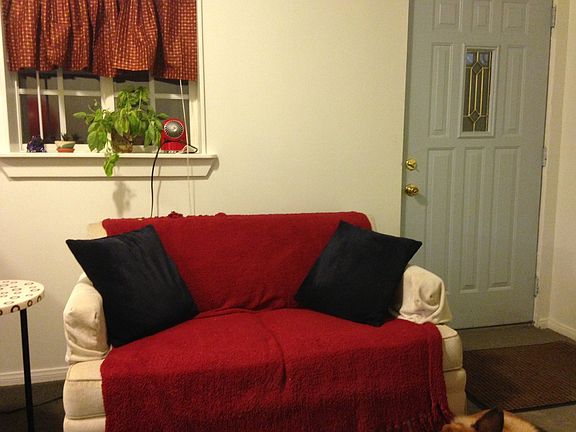 2nd image of 1327 1/2 Hornblend St