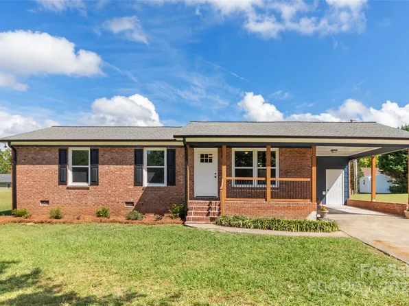 2525 Oxford Cir, Lancaster, SC 29720