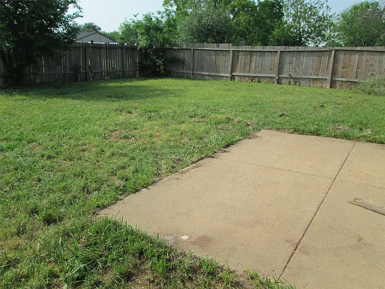 6818 Glenstein Dr — Photo 13