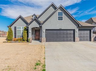 10915 S Sycamore St, Jenks, OK 74037