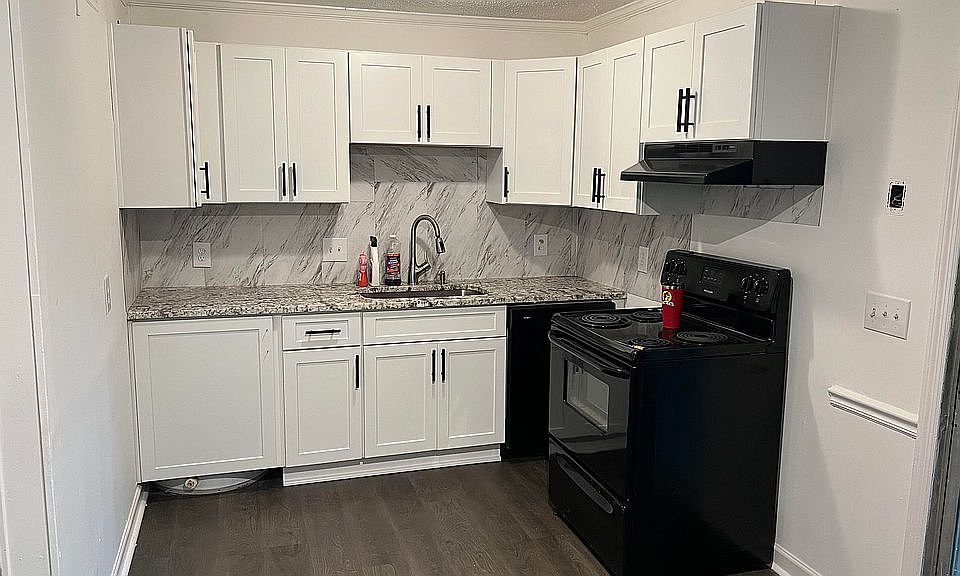 1st image of 3843 Parklane Dr #3843