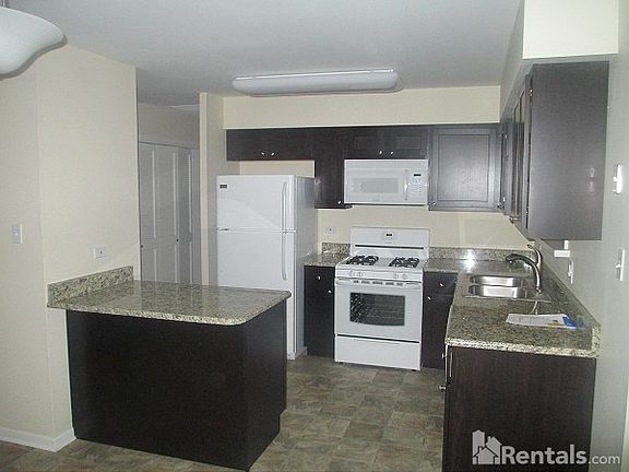 4th image of 4912 Imperial Dr