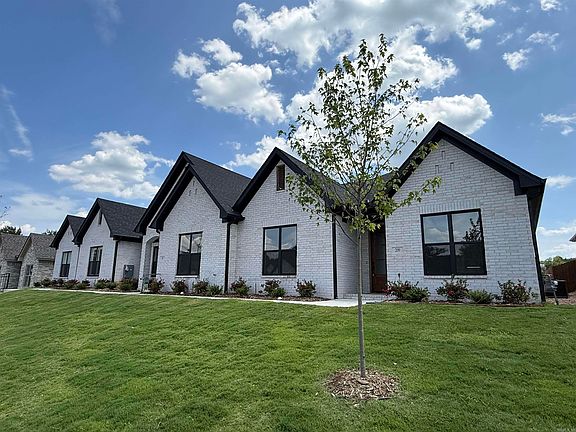 3rd image of 209 Edgewood Cir