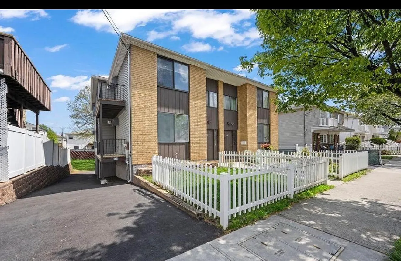 11 Taunton St — Photo 1