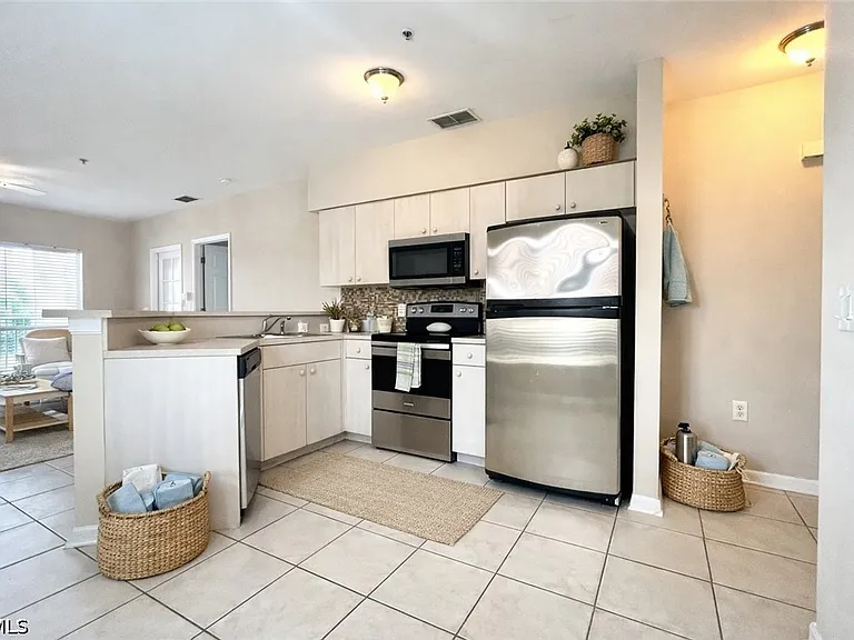 909 SW 47th Ter #201 — Photo 8