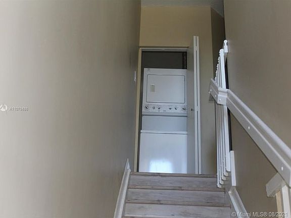 4th image of 1575 N Treasure Dr