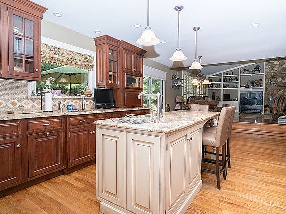 2nd image of 68 Chestnut Ln