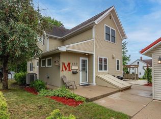 717 8th St, Baraboo, WI 53913