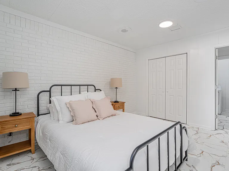 210 Adkins Cir — Photo 23