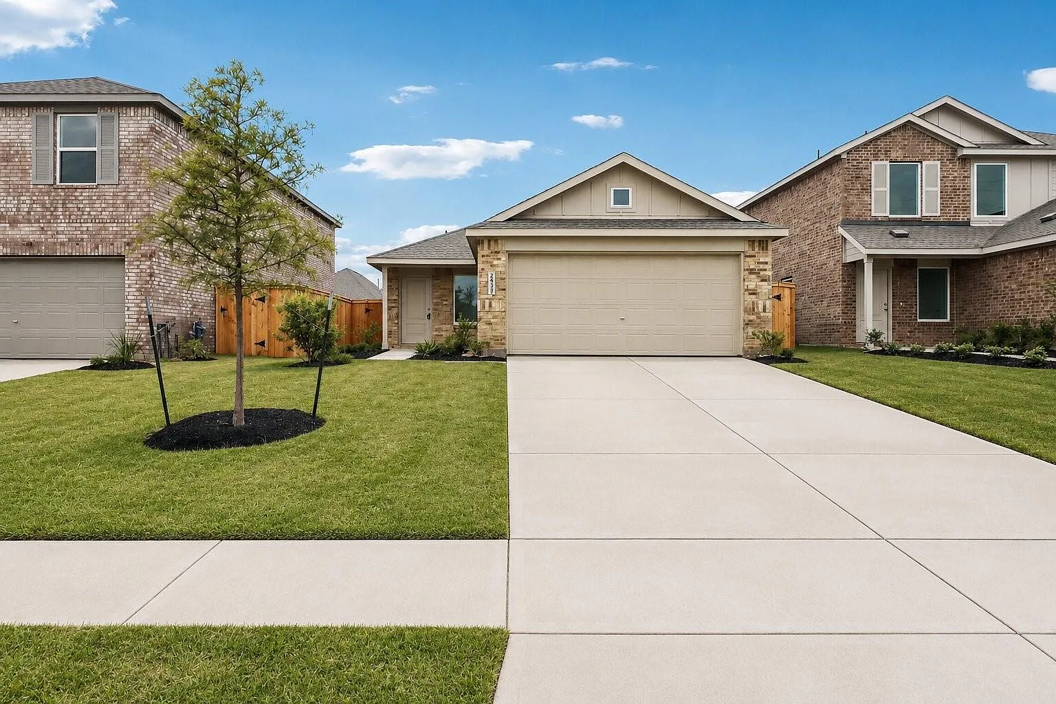 3 bed, 2.0 bath, 1464 sqft, $1,900 — Photo 1