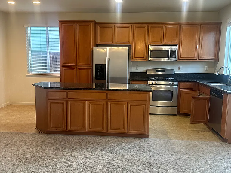 1635 Courtyard Dr — Photo 8