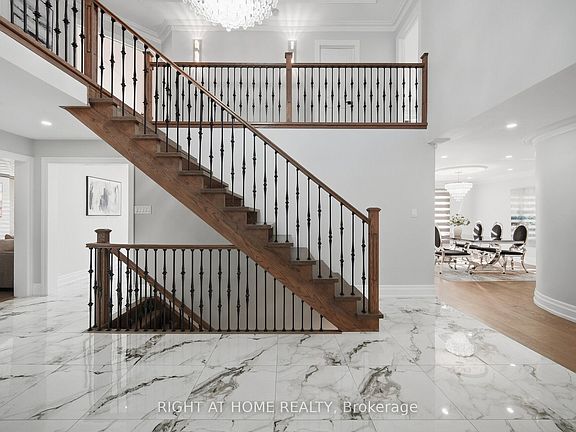 5th image of 32 Colton Cres S