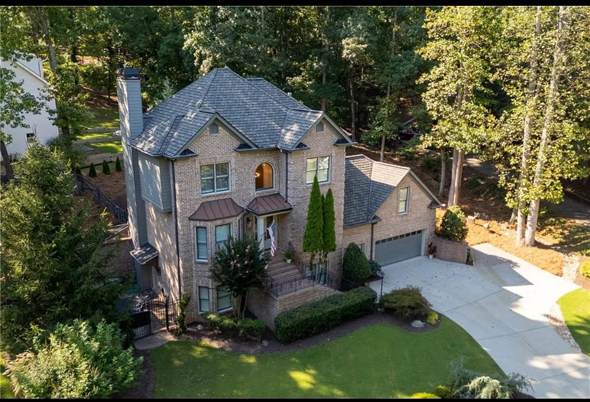 5 bed, 4100 sqft, $4,500 — Photo 1