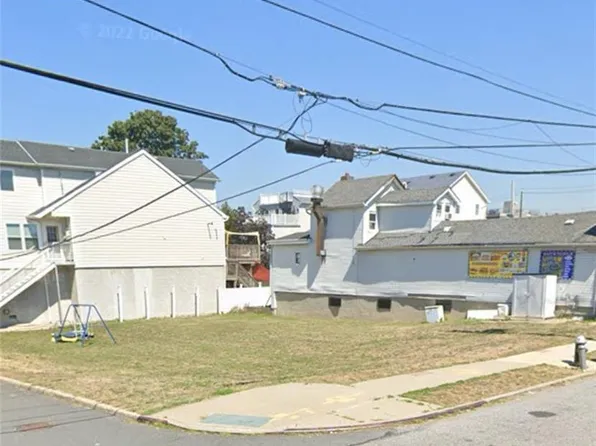 649 Oceanside Ave, Staten Island, NY 10305