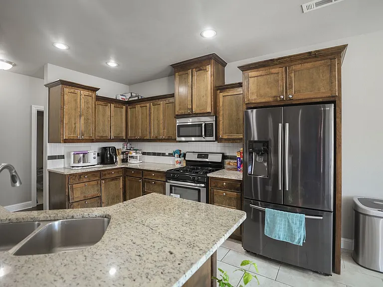 2505 SW Worthington Ave — Photo 1