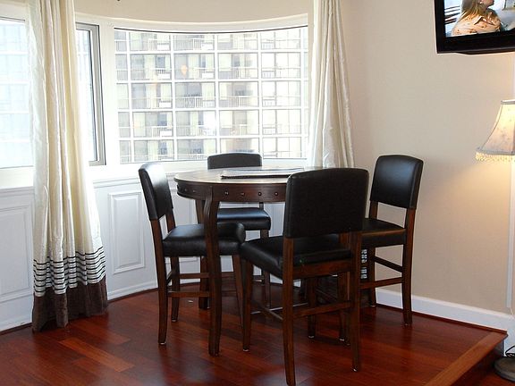 Dining Area - 1