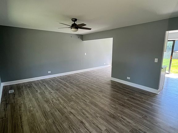 5th image of 3915 Greenbay Dr