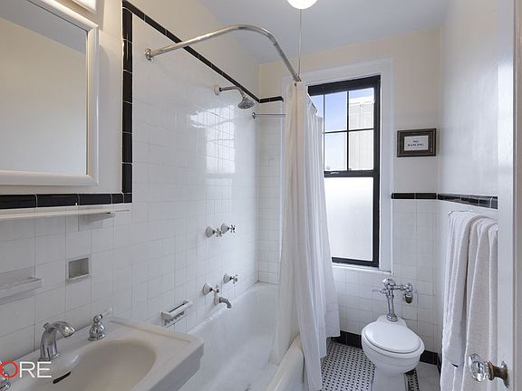 5th image of 170 2nd Ave #6C