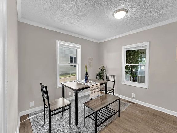 3rd image of 125 Murray St SE