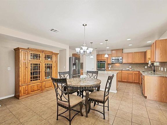 5th image of 1203 Hyde Park Dr