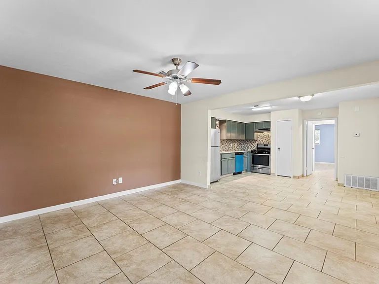 5035 Reno Dr — Photo 5