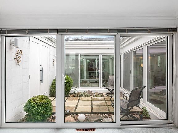 4th image of 2177 Oakmount Rd