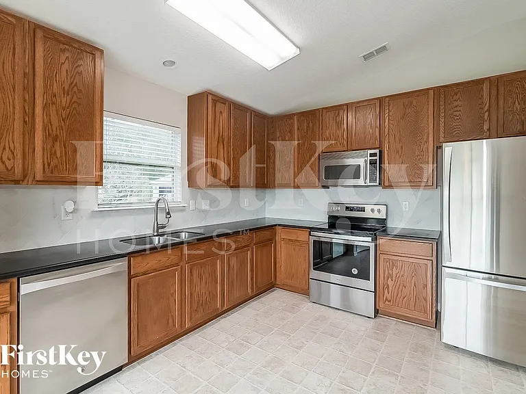 2878 Woodstone Dr — Photo 8