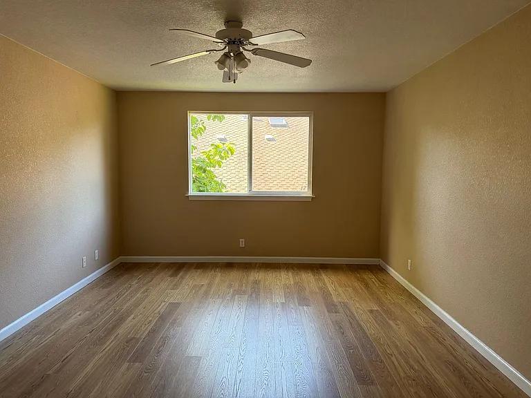 2110 Ardagh Ct — Photo 3