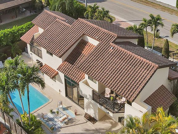 5th image of 13740 SW 18th St