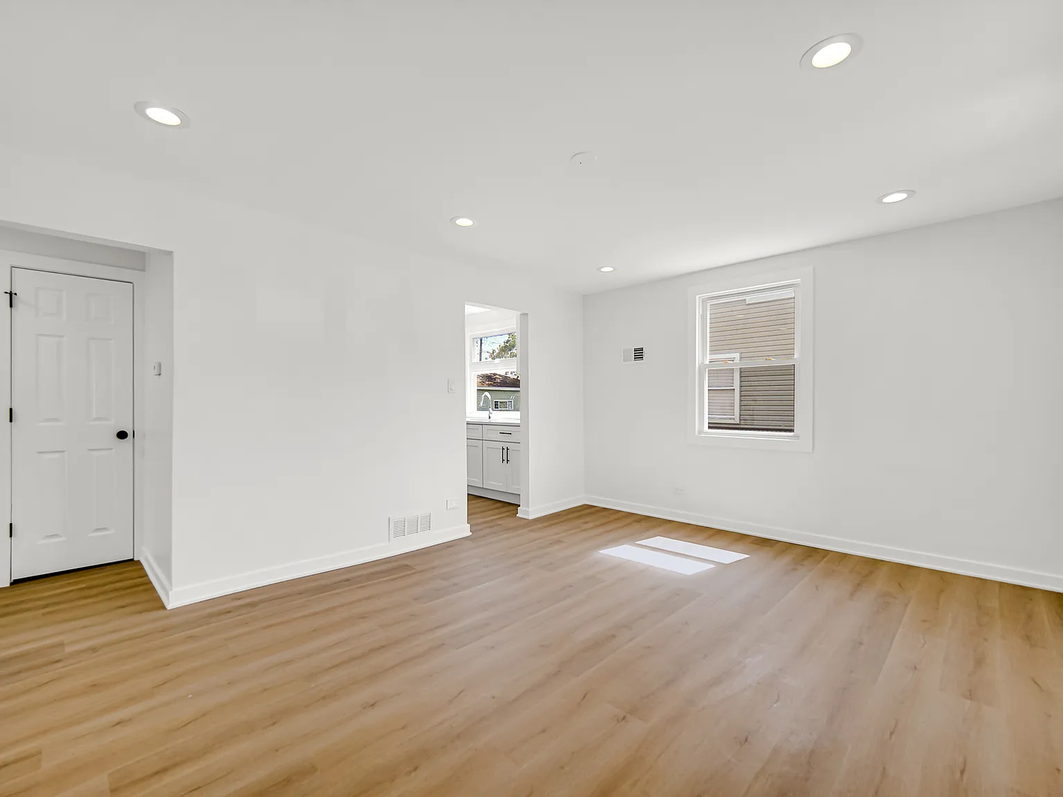 4 bed, 1305 sqft, $3,000 — Photo 2