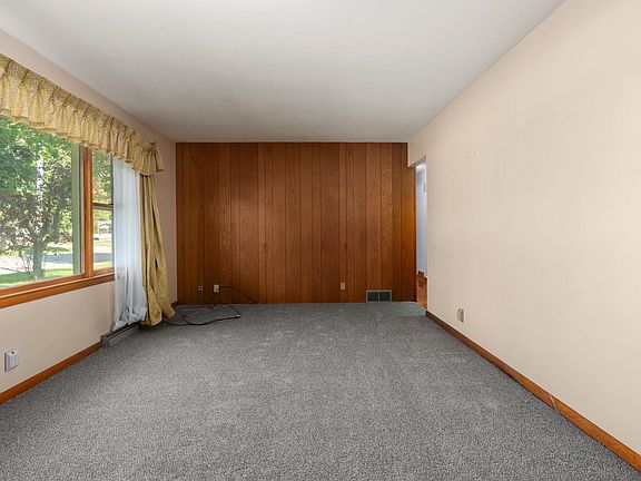 4th image of 50 6th St