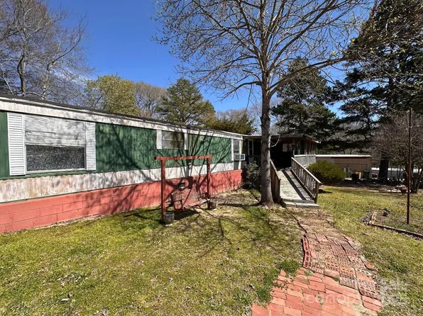 200 Leaf Ct, Clover, SC 29710