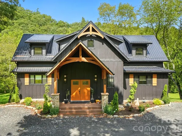 727 Riverwind Rd, Lansing, NC 28643