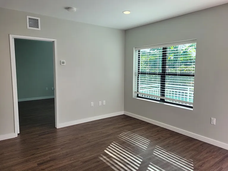 11810 SE Dixie Hwy #1 — Photo 3