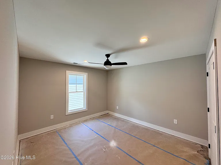 662 Wren Ln — Photo 4