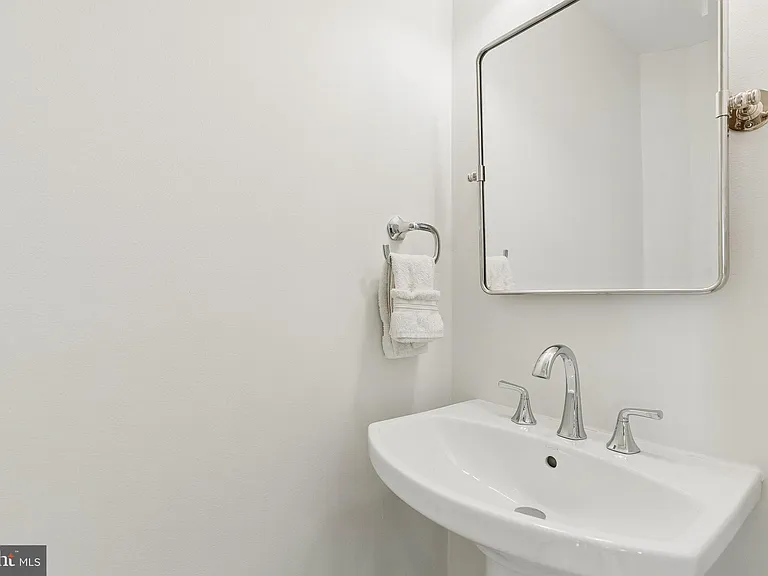418 Murdock Rd — Photo 17