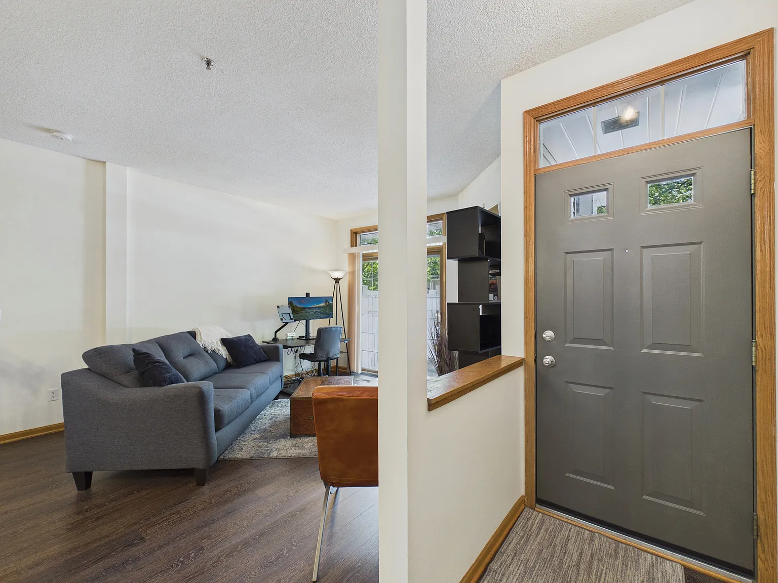 2 bed, 1.5 bath, 1226 sqft, $2,100 — Photo 2