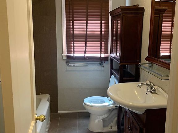 4th image of 5210 N Willow Ave