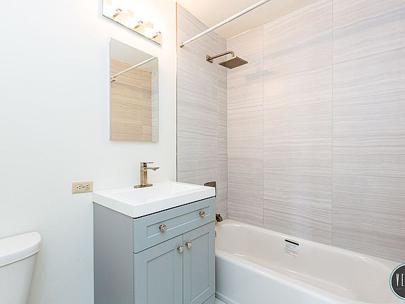 3rd image of 328 Pennsylvania Ave APT 4