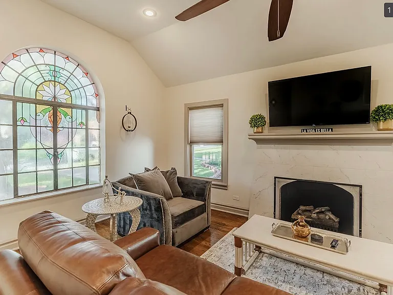 915 Stewart Dr — Photo 6