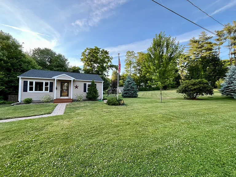 28 Brookfield Mdws — Photo 2