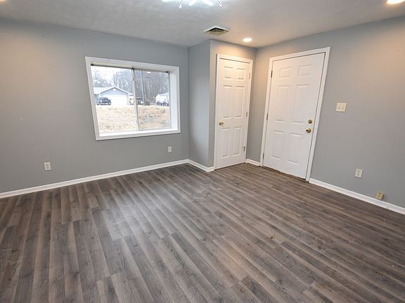 3rd image of 57522 Oakside Ave