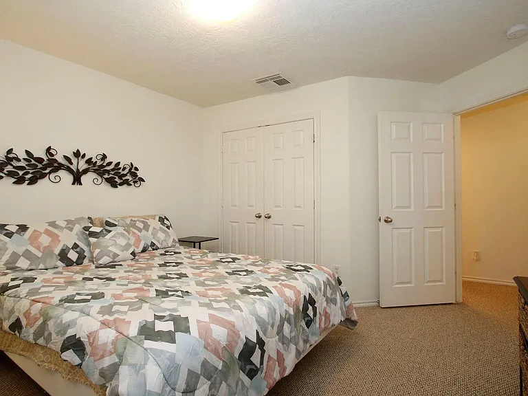 191 N Burberry Park Cir — Photo 24