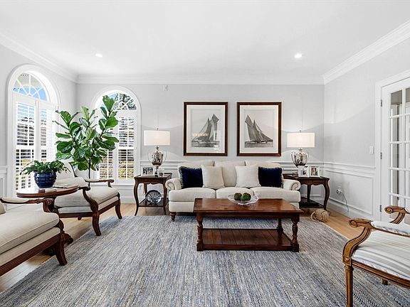 3rd image of 34 Farm Valley Rd