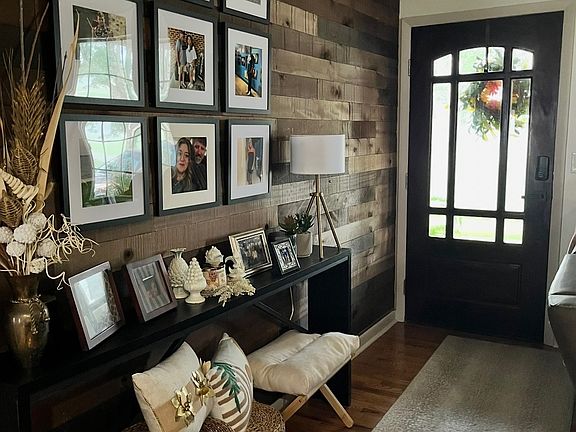 3rd image of 510 Donna Cir