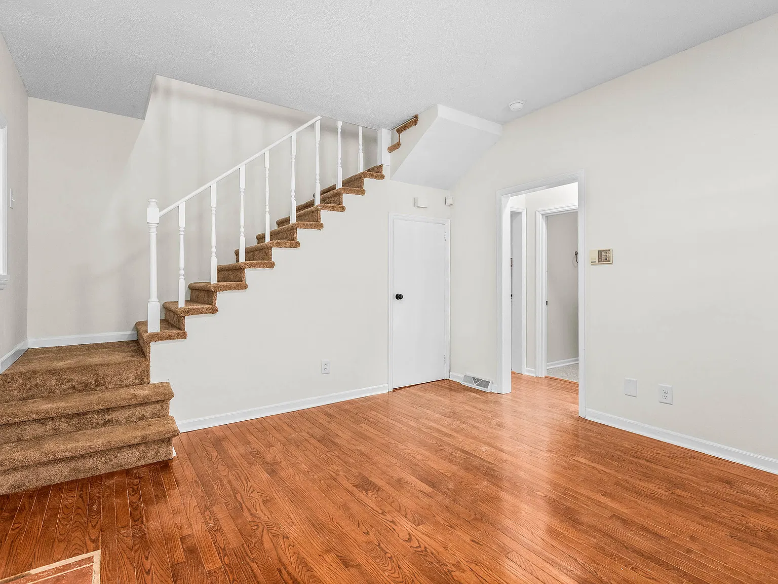 2 bed, 1050 sqft, $1,650 — Photo 2