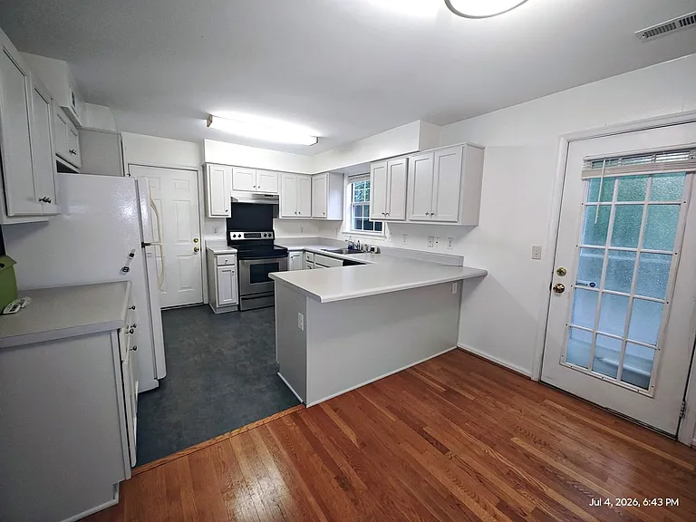 100 Lamplighter Pl — Photo 3