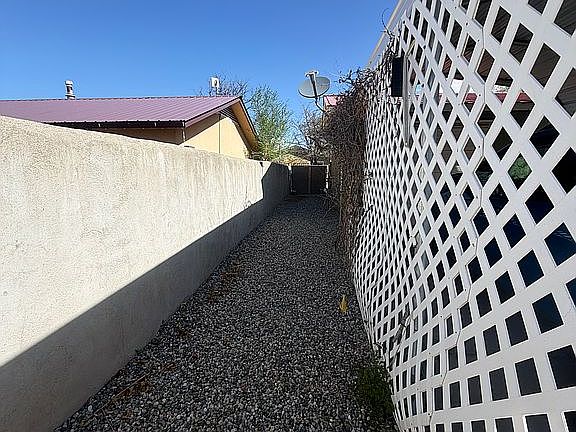 4th image of 1619 Greenfield Rd