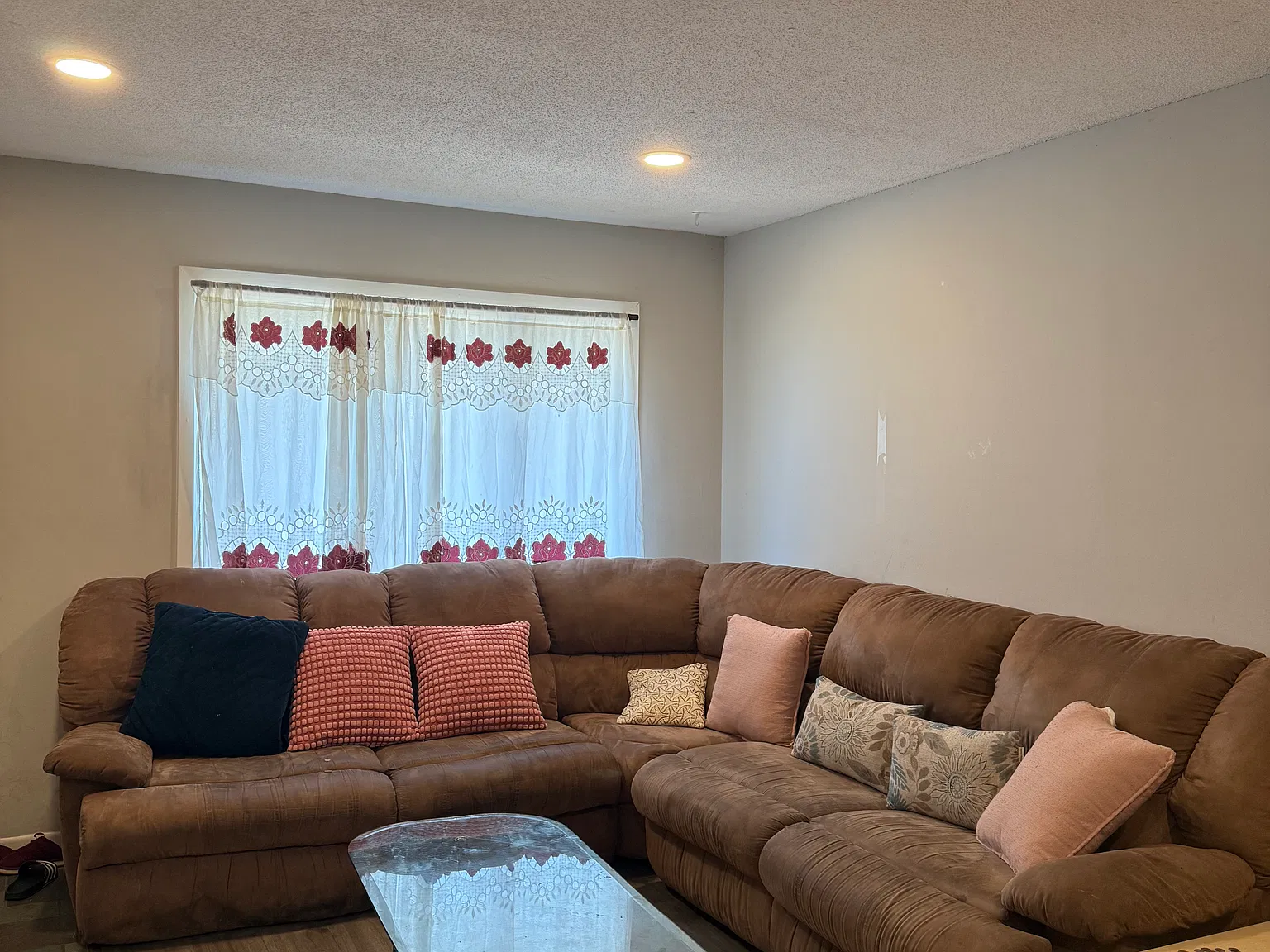 4 bed, $2,200 — Photo 2