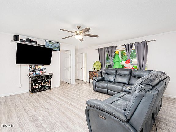 4th image of 1367 Verona St